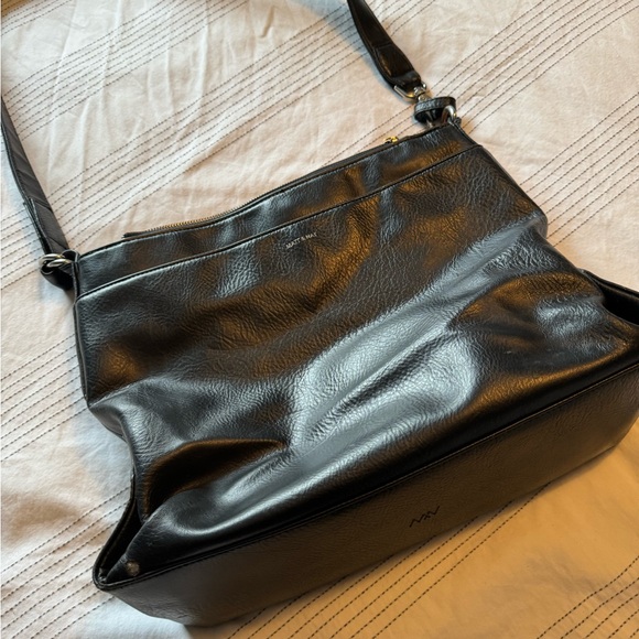 Matt&Nat vegan bag. Great condition. Super roomy - Picture 3 of 4